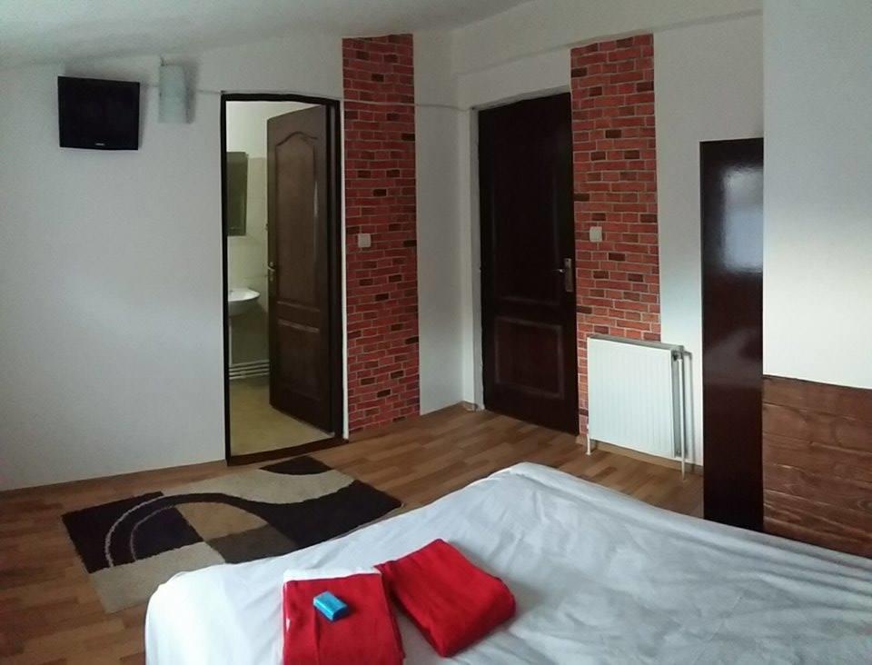 Casa Piscul Lupului Villa Pucioasa Luaran gambar
