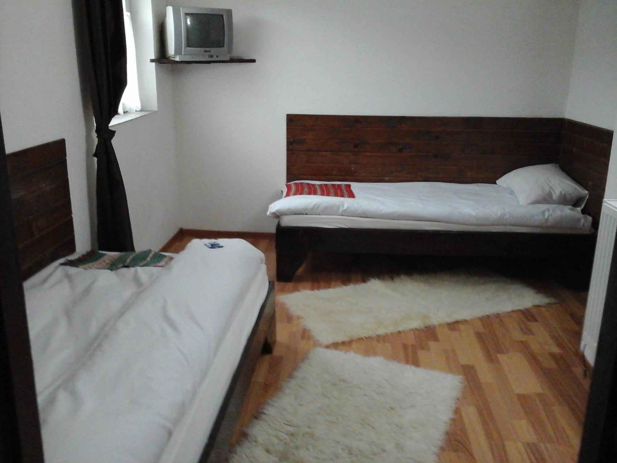 Casa Piscul Lupului Villa Pucioasa Luaran gambar