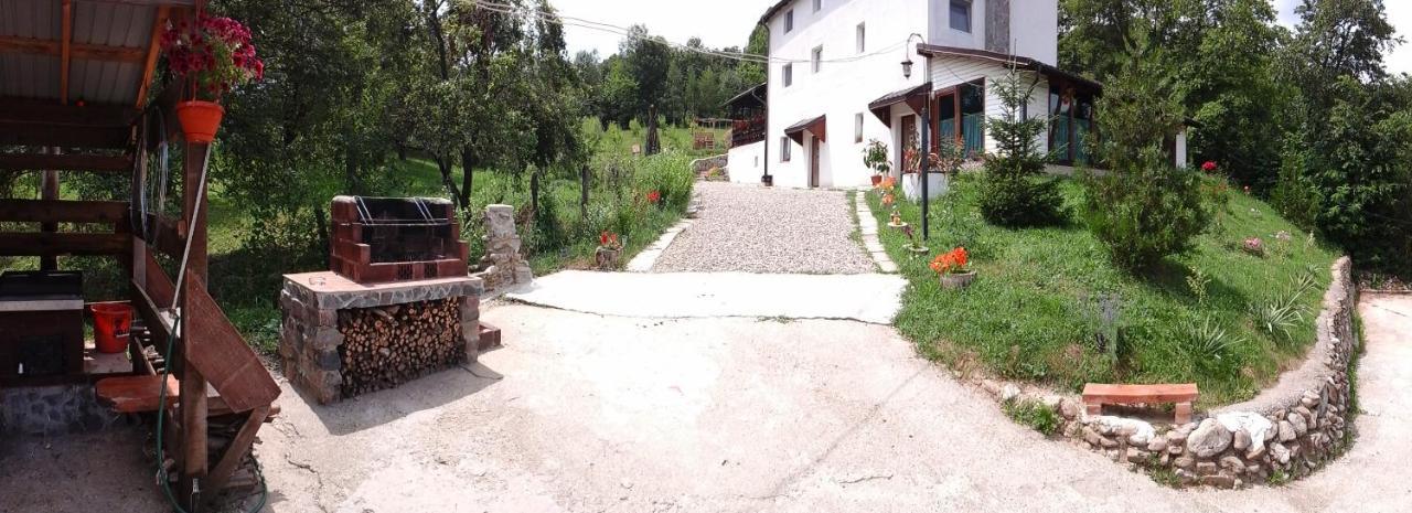 Casa Piscul Lupului Villa Pucioasa Luaran gambar