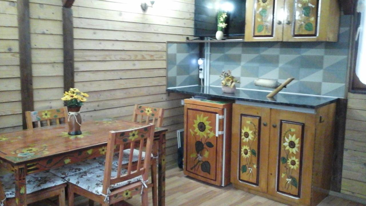 Casa Piscul Lupului Villa Pucioasa Luaran gambar