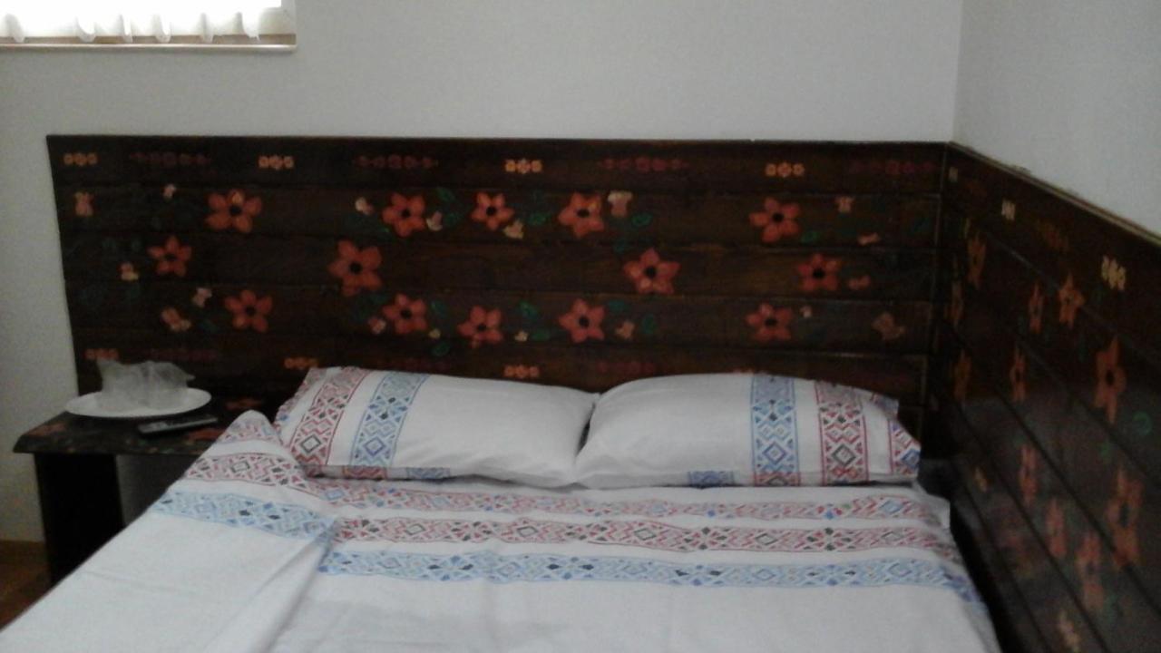 Casa Piscul Lupului Villa Pucioasa Luaran gambar