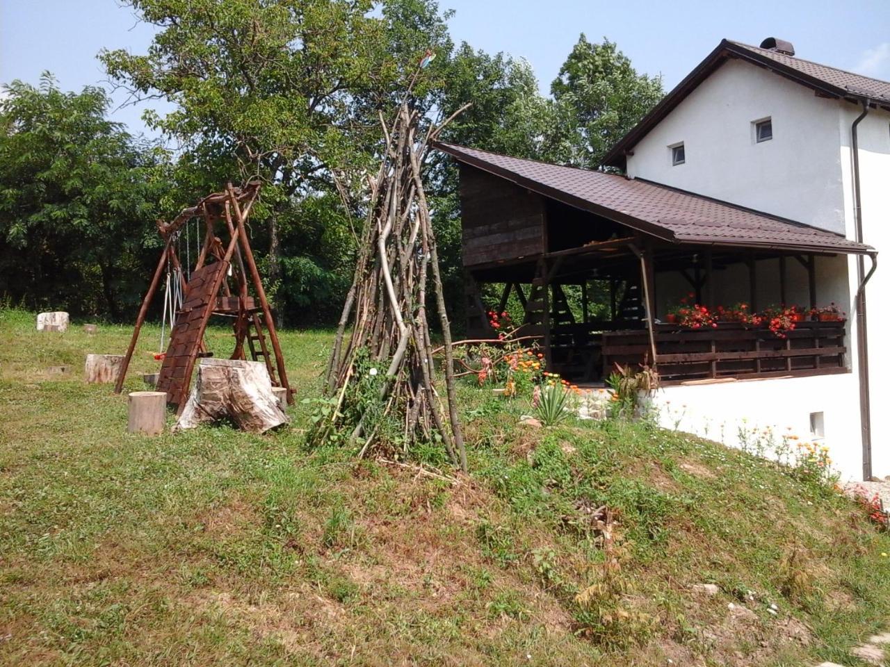 Casa Piscul Lupului Villa Pucioasa Luaran gambar
